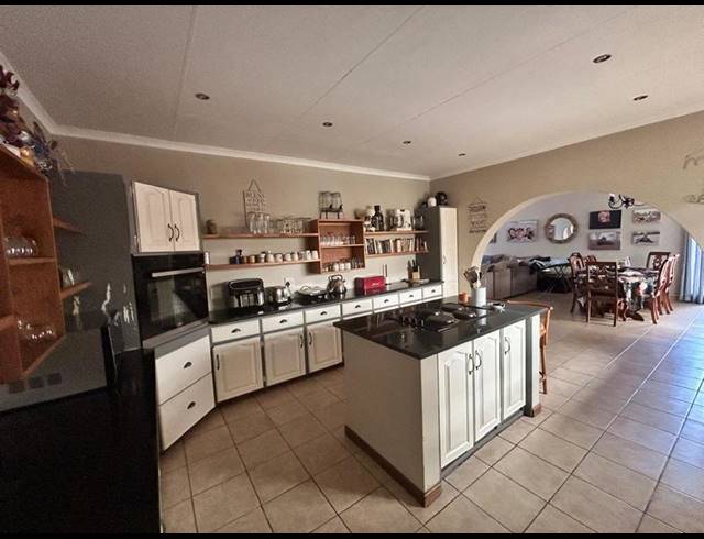 5 BEDROOM HOUSE FOR SALE IN JORDAAN PARK